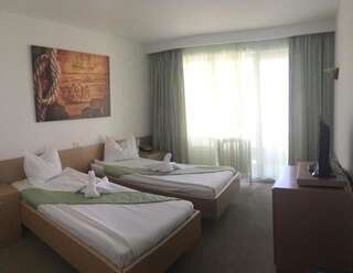 Отель Bicaz - Pirates Resort Мамая Стандартный двухместный номер с 2 отдельными кроватями-1